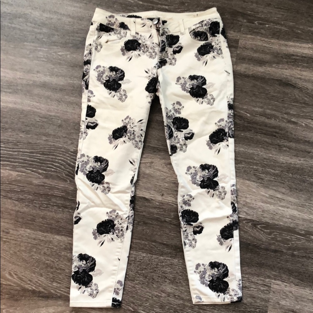 White floral jean pant